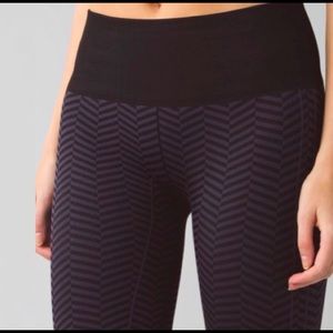 Lululemon in the flow crop II, size 6
